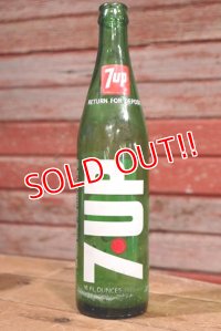 dp-111026-14 7up / 1970's 16 fl oz Bottle 