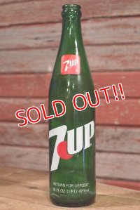 dp-111026-14 7up / 1970's 16 fl oz Bottle 
