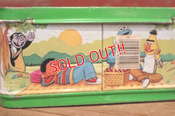 画像8: ct-190605-76 Sesame Street / Aladdin 1983 Metal Lunch Box