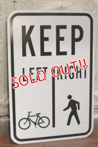 dp-190701-42 Road Sign "KEEP LEFT RIGHT"