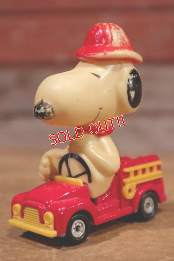 画像1: ct-190801-02 Snoopy / AVIVA 1970's Die Cast Car "Fire Engine"