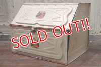 dp-190701-18 Vintage Metal Bread Box