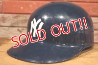 dp-190801-14 New York Yankees / 1970's Kid's Helmet