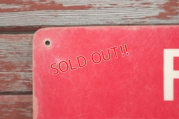 画像4: dp-191001-10 FIRE EXTINGUISHER HERE / Vintage Plastic Sign