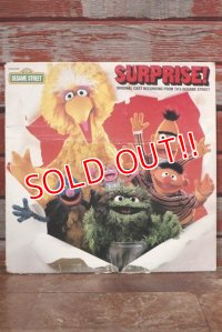 ct-190910-03 Sesame Street / SURPRISE! 1983 Record