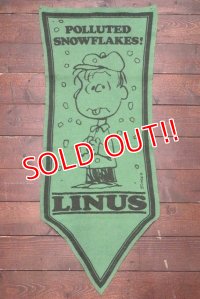 ct-191001-30 PEANUTS / 1960's Banner "Linus" Green
