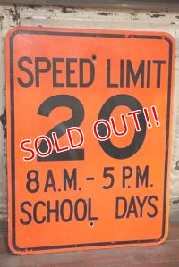 dp-191101-37 Road Sign "SPEED LIMIT 20 8 A.M.-5 P.M. SCHOOL DAYS "