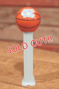 pz-160901-151 UNC University of North Carolina / 2008 Basketball Pez Dispenser