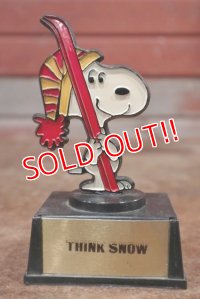 ct-200201-06 Snoopy / AVIVA 1970's Trophy "Think Snow"