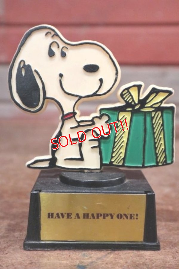 画像1: ct-200201-08 Snoopy / AVIVA 1970's Trophy " Have a Happy One!"