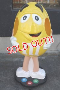 dp-200201-51 m&m's / Yellow Store Display 