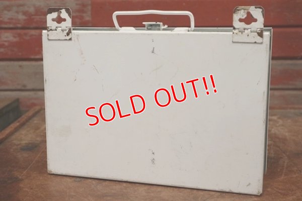 画像9: dp-200301-42 Aearo Eastern / 1970's First Aid Kit Box