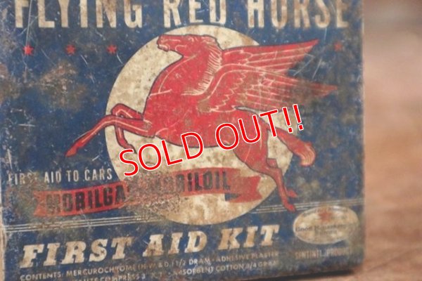 画像2: dp-200301-70 Mobiloil Flying Red Horse / 1940's First Aid Kit Case