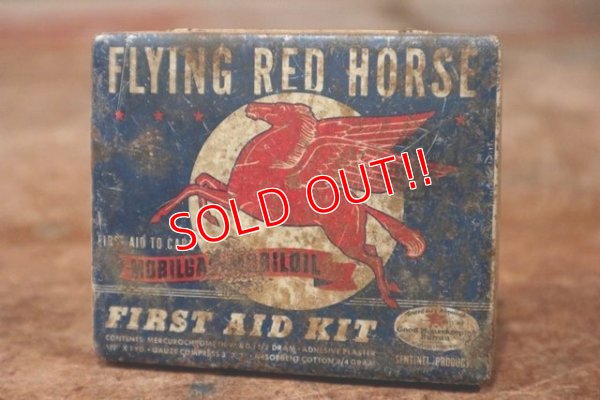 画像1: dp-200301-70 Mobiloil Flying Red Horse / 1940's First Aid Kit Case