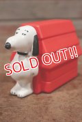ct-141002-14 Snoopy and Doghouse / AVON 1970's Non-Tear Shampoo Bottle