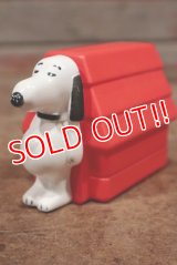 ct-141002-14 Snoopy and Doghouse / AVON 1970's Non-Tear Shampoo Bottle