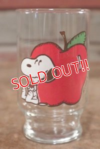 gs-200901-01 Snoopy / Anchor Hocking 1970's mini Glass "Apple"