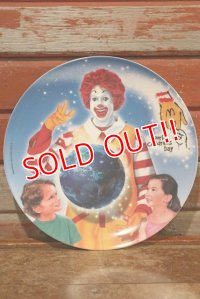 ct-201001-09 McDonald's / 2002 Collectors Plate "World Children's Day"