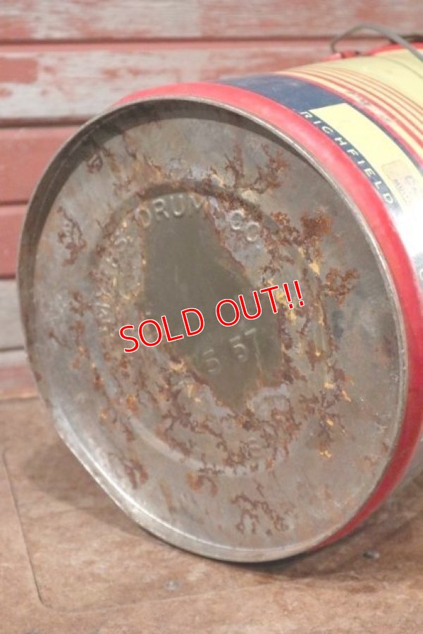 画像8: dp-201101-45 RICHFIELD / 1957 5 U.S.GALLONS Oil Can