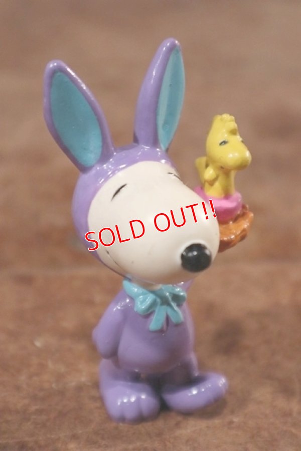 画像2: ct-201114-86 Snoopy / Whitman's 1997 PVC Figure "Easter Bunny (Purple)"