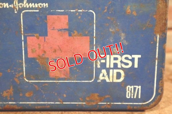 画像2: dp-201201-03 Johnson & Johnson / 1970's First Aid Kit Box