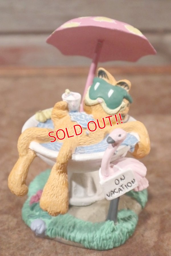 画像1: ct-201114-91 Garfield / Danbury Mint 1980's Figurine "On Vacation"