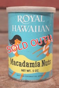 ct-201201-41 Royal Hawaiian / Macadamia Nuts Can