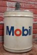 画像1: dp-201201-45 Mobil / 1970's〜5 U.S.GALLONS Oil Can (1)