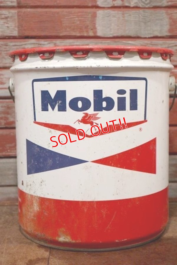 画像1: dp-201201-46 Mobil / 1960's 5 U.S.GALLONS Oil Can