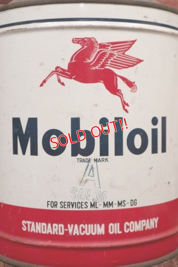 画像2: dp-201201-50 Mobiloil / 1950's 5 U.S.GALLONS Oil Can