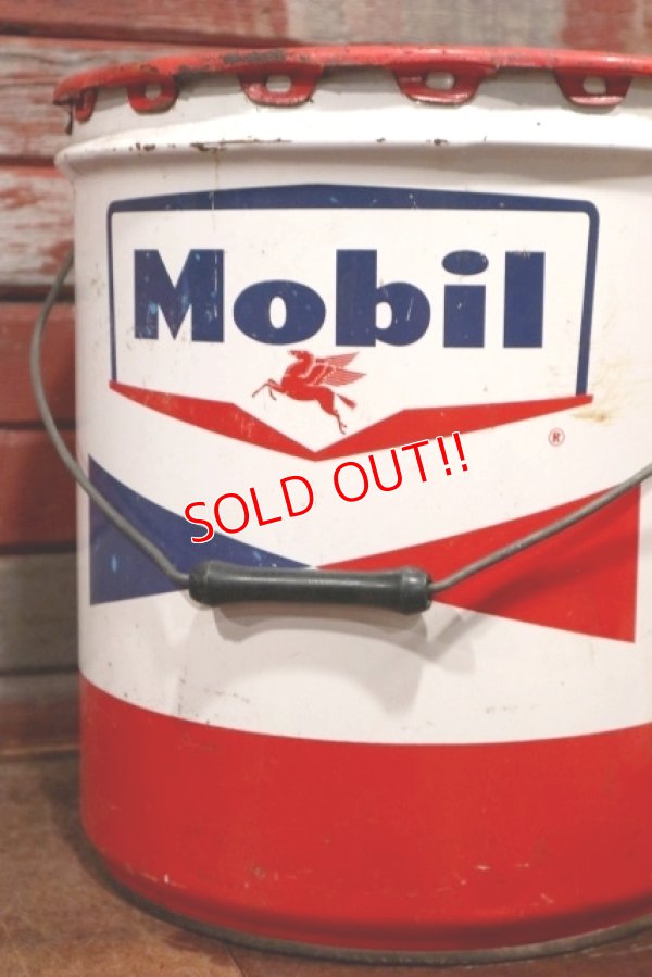 画像3: dp-201201-46 Mobil / 1960's 5 U.S.GALLONS Oil Can