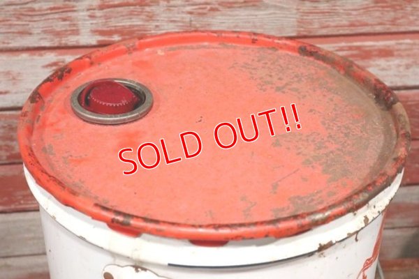 画像6: dp-201201-53 Mobil / 1950's 5 U.S.GALLONS Oil Can