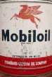 画像2: dp-201201-49 Mobiloil / 1950's 5 U.S.GALLONS Oil Can (2)