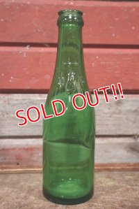 dp-210201-43 7up / 1940's Embossed Logo Bottle