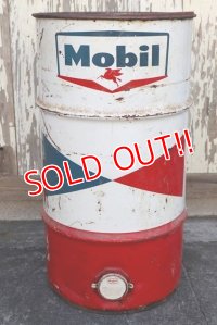 dp-210301-02 Mobil / 1960's 120 POUNDS 16 GALLONS Oil Can