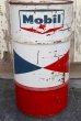 画像2: dp-210301-02 Mobil / 1960's 120 POUNDS 16 GALLONS Oil Can (2)