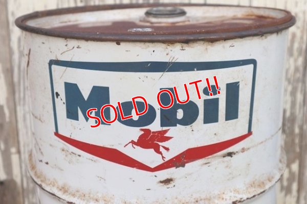 画像3: dp-210301-02 Mobil / 1960's 120 POUNDS 16 GALLONS Oil Can