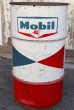 画像2: dp-210301-01 Mobil / 1960's 120 POUNDS 16 GALLONS Oil Can (2)