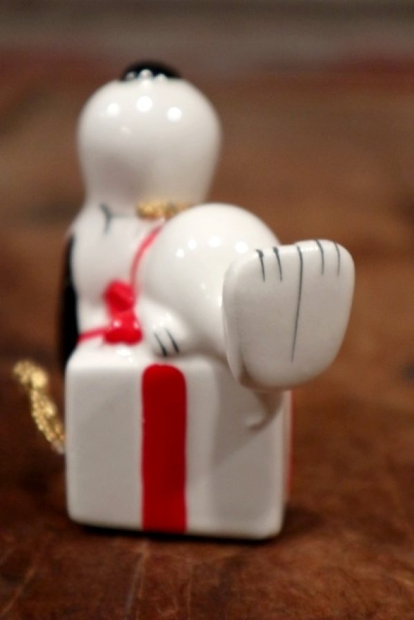 画像4: ct-210301-15 Snoopy / Determined 1975 Ornament "Present Box" 