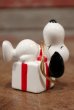 画像1: ct-210301-15 Snoopy / Determined 1975 Ornament "Present Box" (B) (1)