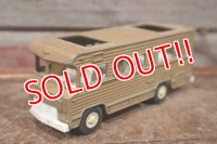 dp-210201-29 Tootsietoy / Die Cast Car "Camper"