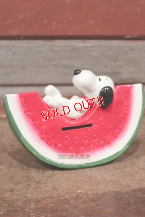 画像1: ct-210301-26 Snoopy / Determined 1970's Coin Bank "Watermelon"