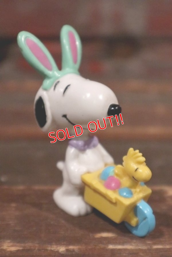 画像1: ct-210401-54 Snoopy / Whitman's 1997 PVC "Easter Bunny Cart (Green ear)"