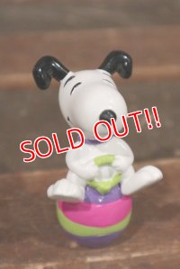 ct-210401-54 Snoopy / Whitman's 2001 PVC "Easter Egg Hopping"