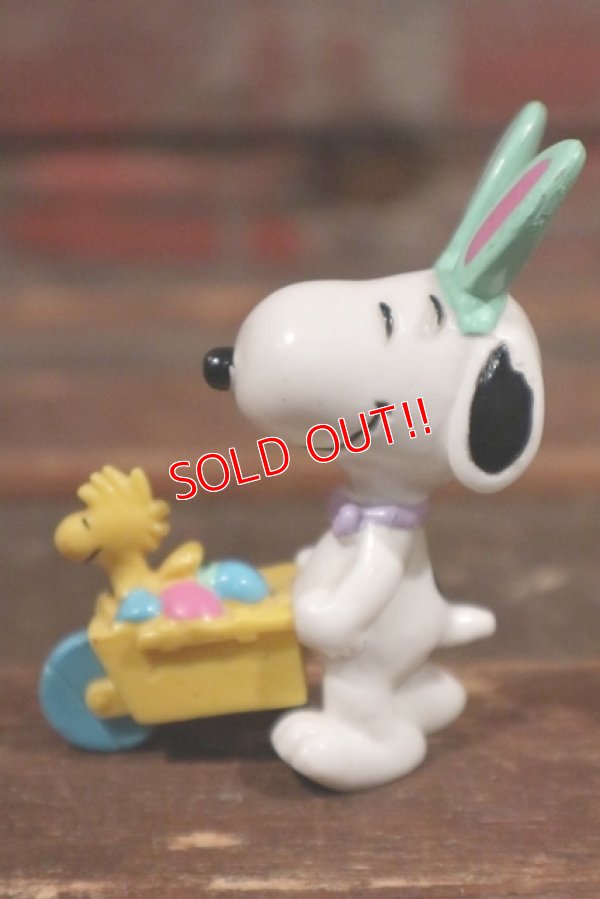 画像3: ct-210401-54 Snoopy / Whitman's 1997 PVC "Easter Bunny Cart (Green ear)"