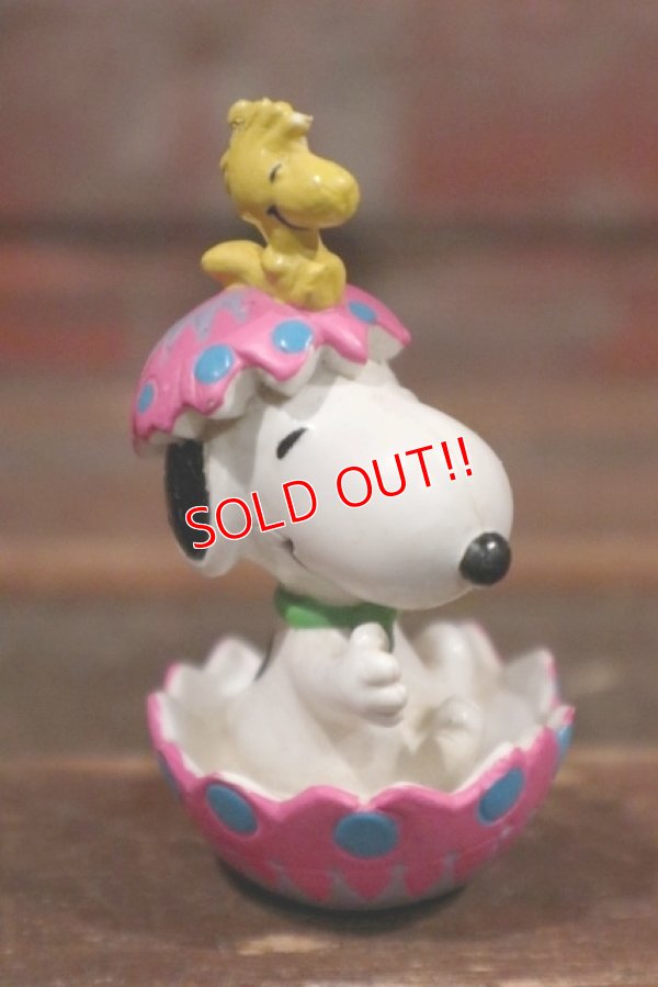 画像2: ct-210401-54 Snoopy / Whitman's 2001 PVC "Snoopy in Egg (Pink)"