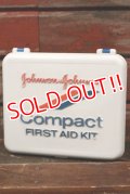dp-210401-78 Johnson & Johnson / Compact FIRST AID KIT Box