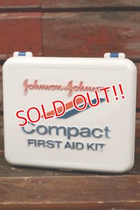 dp-210401-78 Johnson & Johnson / Compact FIRST AID KIT Box