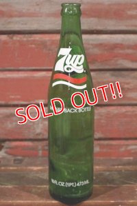 dp-210301-82 7up / 1970's 16 FL.OZ Bottle "Odd Logo"