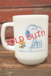 kt-210601-06 Snoopy / Fire King 1960's-1970's 9oz Mug "Coffee Break"